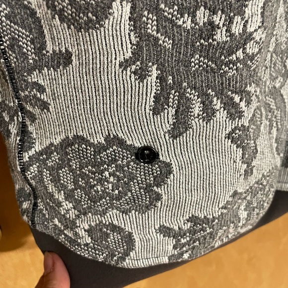 LULULEMON- Fleet Street Pullover - Picture 5 of 7